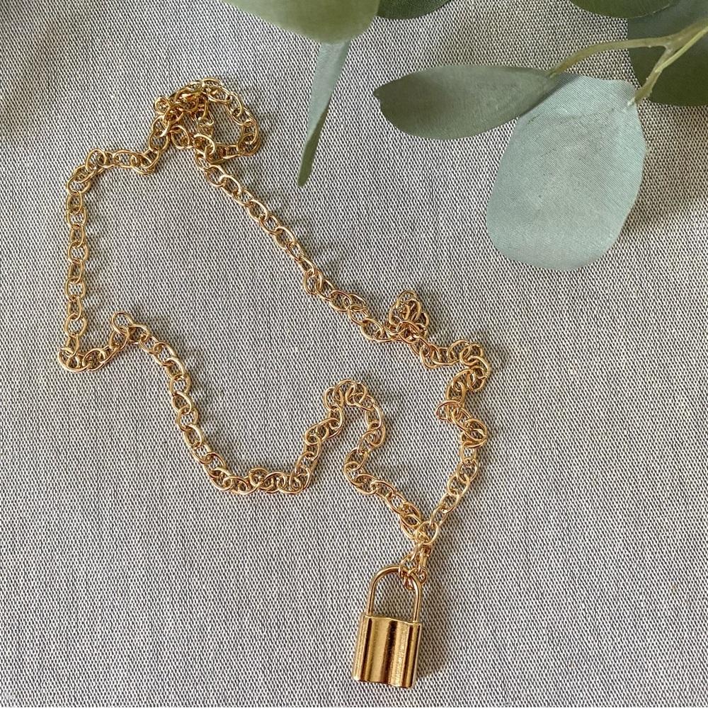 NEW!! Boutique Gold Tone Lock Necklace